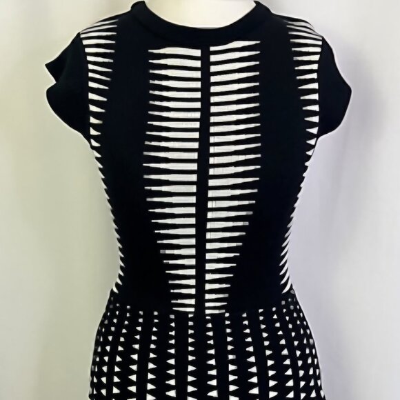 Zara Women’s Black & White Abstract Knit A-Line Mini Dress – Size M - Picture 2 of 5